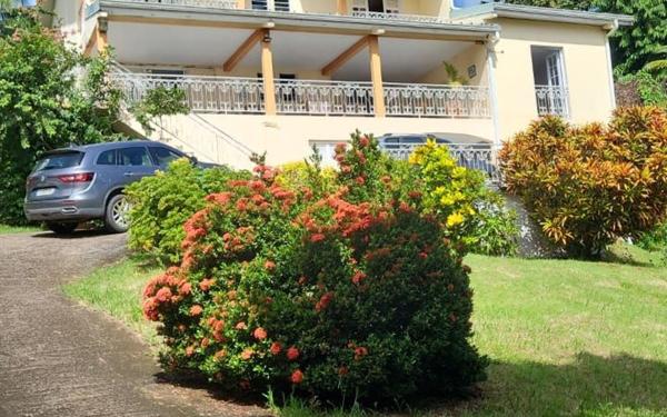 Maison à vendre    4 pièces • 125 m2 Le Robert