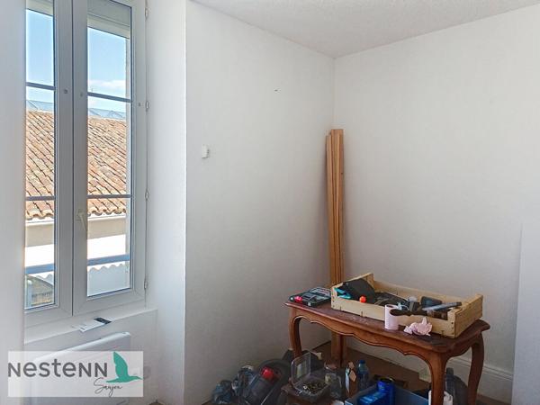 A vendre a Saujon, appartement T1 en plein centre ville a quelques minutes des thermes.