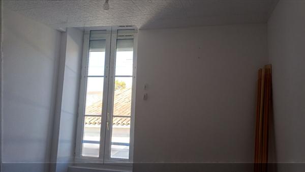 A vendre a Saujon, appartement T1 en plein centre ville a quelques minutes des thermes.