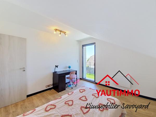 MAISON RÉCENTE 2022 – CONTEMPORAINE – 130 M² – 4 CHAMBRES + BUREAU – TERRAIN 780 M² – GARAGE DOUBLE 62 M² – CR