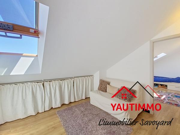 MAISON RÉCENTE 2022 – CONTEMPORAINE – 130 M² – 4 CHAMBRES + BUREAU – TERRAIN 780 M² – GARAGE DOUBLE 62 M² – CR