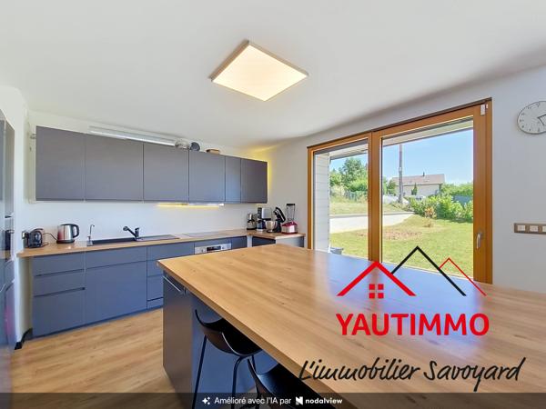 MAISON RÉCENTE 2022 – CONTEMPORAINE – 130 M² – 4 CHAMBRES + BUREAU – TERRAIN 780 M² – GARAGE DOUBLE 62 M² – CR