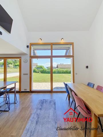 MAISON RÉCENTE 2022 – CONTEMPORAINE – 130 M² – 4 CHAMBRES + BUREAU – TERRAIN 780 M² – GARAGE DOUBLE 62 M² – CR