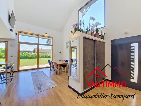 MAISON RÉCENTE 2022 – CONTEMPORAINE – 130 M² – 4 CHAMBRES + BUREAU – TERRAIN 780 M² – GARAGE DOUBLE 62 M² – CR