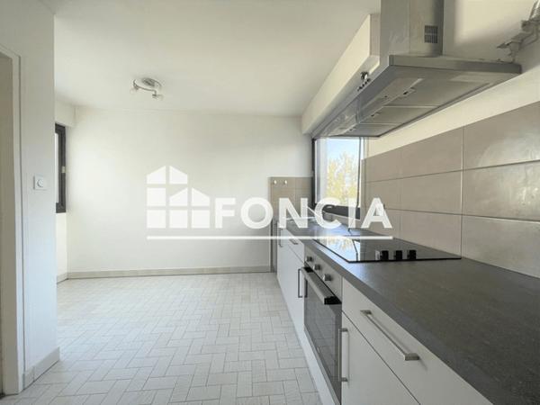 Location Appartement 2 pièces 66 m² - RESIDENCE EMERAUDE Voiron 38500