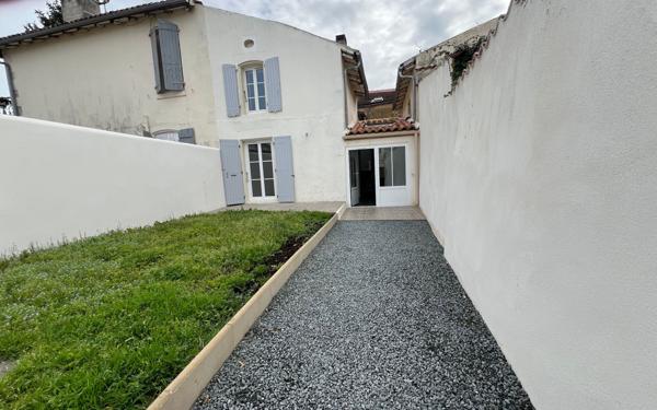 Maison à vendre    3 pièces • 85,71 m2 Saint-Jean-d'Angély