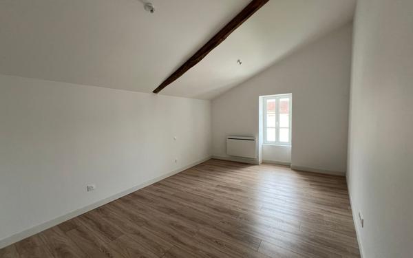 Maison à vendre    3 pièces • 85,71 m2 Saint-Jean-d'Angély