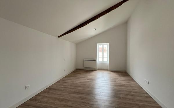 Maison à vendre    3 pièces • 85,71 m2 Saint-Jean-d'Angély