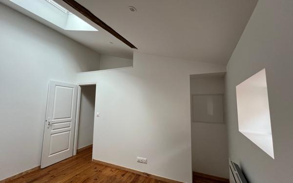 Maison à vendre    3 pièces • 85,71 m2 Saint-Jean-d'Angély