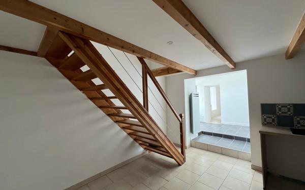 Maison à vendre    3 pièces • 85,71 m2 Saint-Jean-d'Angély