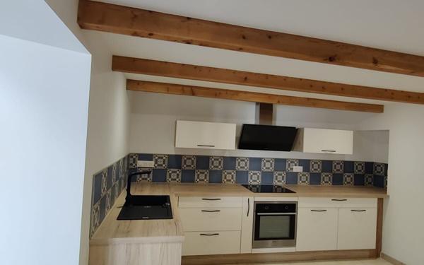 Maison à vendre    3 pièces • 85,71 m2 Saint-Jean-d'Angély