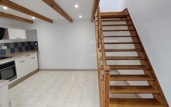 Maison à vendre    3 pièces • 85,71 m2 Saint-Jean-d'Angély