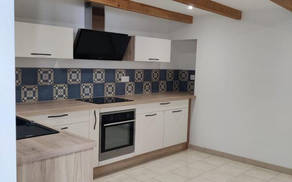 Maison à vendre    3 pièces • 85,71 m2 Saint-Jean-d'Angély