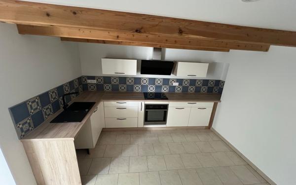 Maison à vendre    3 pièces • 85,71 m2 Saint-Jean-d'Angély