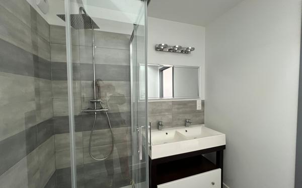 Maison à vendre    3 pièces • 85,71 m2 Saint-Jean-d'Angély