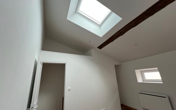 Maison à vendre    3 pièces • 85,71 m2 Saint-Jean-d'Angély