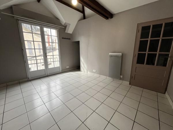 Appartement à louer |                                        Château-Renault |                                        1 pièce  | 33 m²