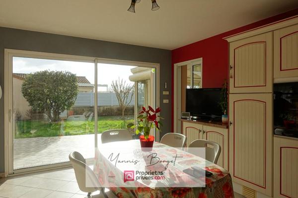 Maison plain-pied - 155 m² - Jardin - Garages et dépendances