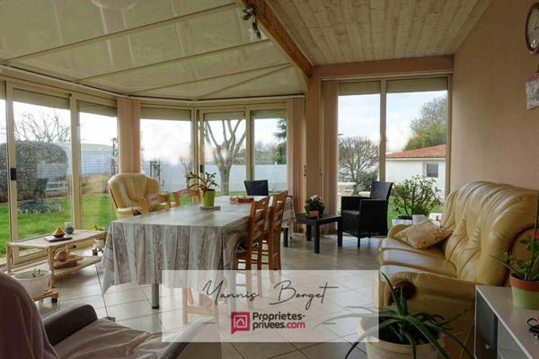 Maison plain-pied - 155 m² - Jardin - Garages et dépendances