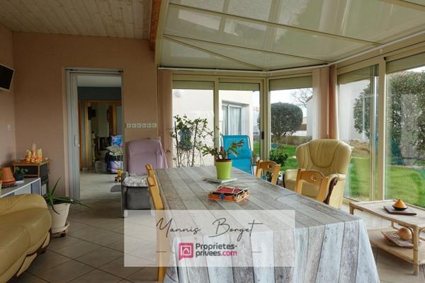 Maison plain-pied - 155 m² - Jardin - Garages et dépendances