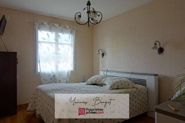 Maison plain-pied - 155 m² - Jardin - Garages et dépendances