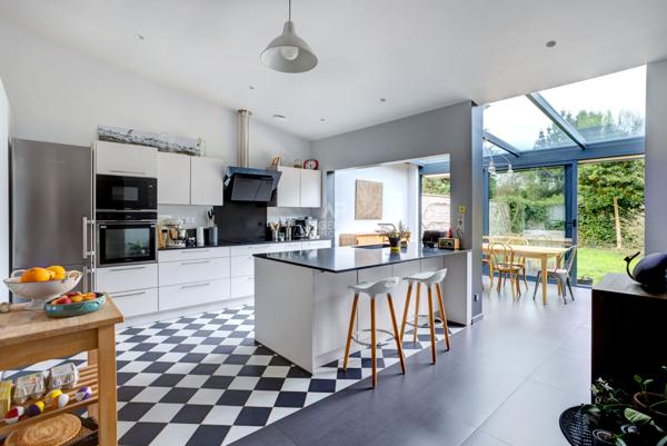 SÈVRES RIVE DROITE - MAISON FAMILIALE €1 690 000 ** - Référence 617-S