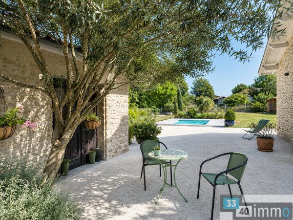 MAISON AVEC PISCINE ET DEPENDANCE