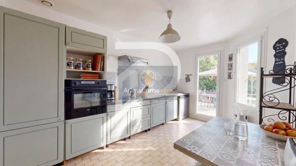 Vente                                                      Maison
                        
                     9 pièces                      190 m2                     à Noisy-le-Roi