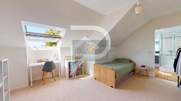Vente                                                      Maison
                        
                     9 pièces                      190 m2                     à Noisy-le-Roi