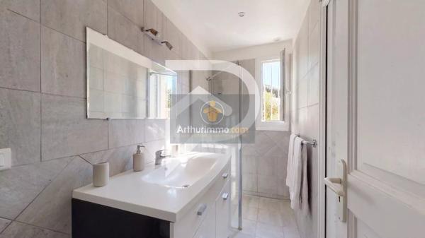 Vente                                                      Maison
                        
                     9 pièces                      190 m2                     à Noisy-le-Roi