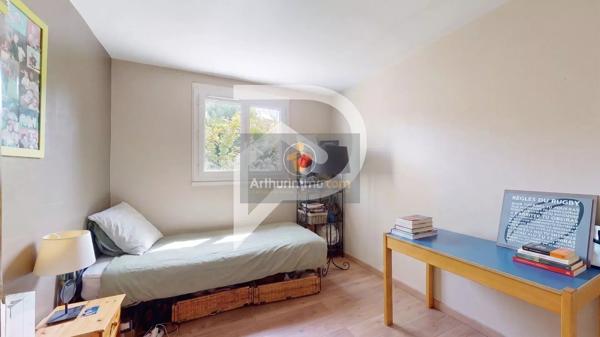 Vente                                                      Maison
                        
                     9 pièces                      190 m2                     à Noisy-le-Roi