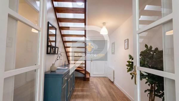 Vente                                                      Maison
                        
                     9 pièces                      190 m2                     à Noisy-le-Roi