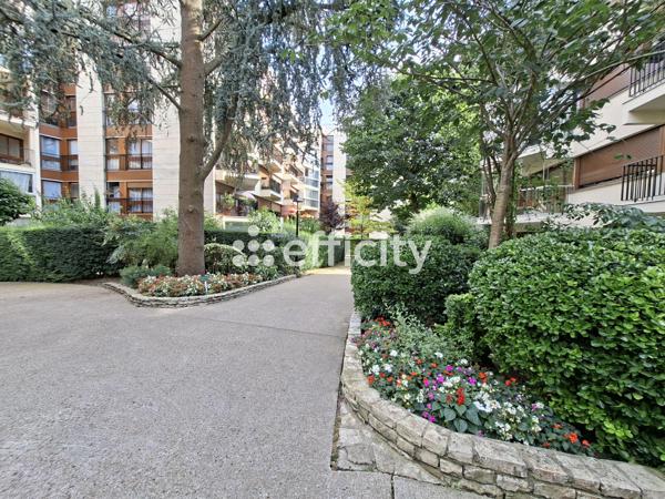 Appartement
         3 pièces
        - 65 m² 310 000 € *