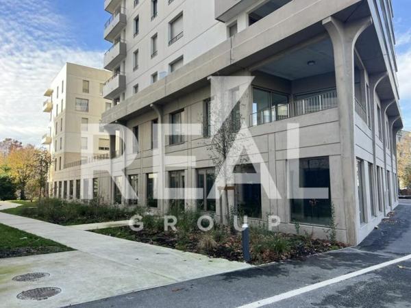 Local commercial de 244 m² à louer à Bordeaux