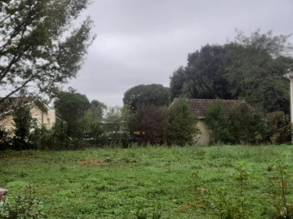 Terrain quartier calme