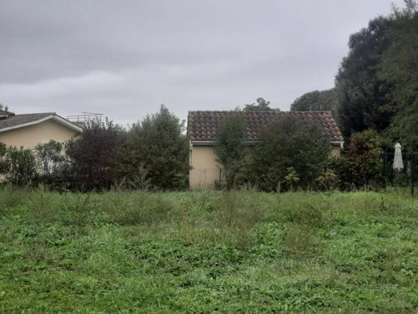 Terrain quartier calme