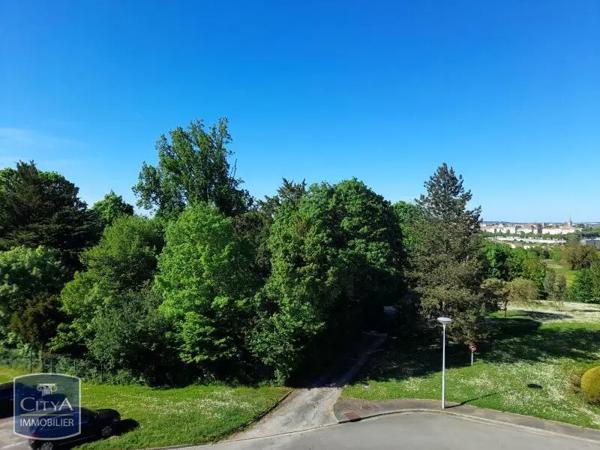 Appartement à louer 2 pièces 69.98m² Angoulême (16000)