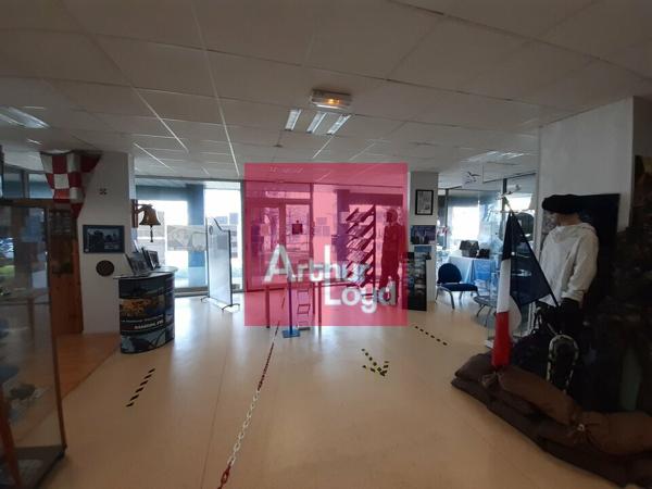 CLERMONT-FERRAND SECTEUR BERTHELOT BUREAUX 248 M² A LOUER