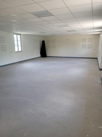 Saint JUNIEN 115 m² magnifique bureaux avec stationnement 2 mn centre ville
