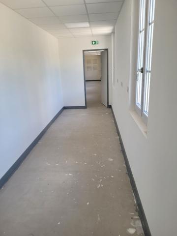 Saint JUNIEN 115 m² magnifique bureaux avec stationnement 2 mn centre ville