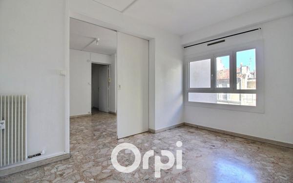 Appartement à vendre    2 pièces • 39 m2 Marseille 6