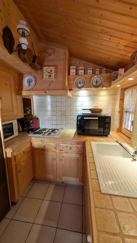 Chalet accroché à la montagne avec terrasse plein ouest