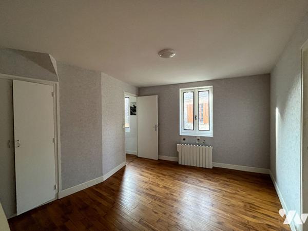 Maison de ville (local + appartement) Lacapelle-Marival