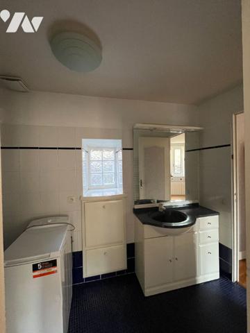 Maison de ville (local + appartement) Lacapelle-Marival