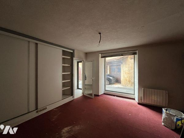 Maison de ville (local + appartement) Lacapelle-Marival