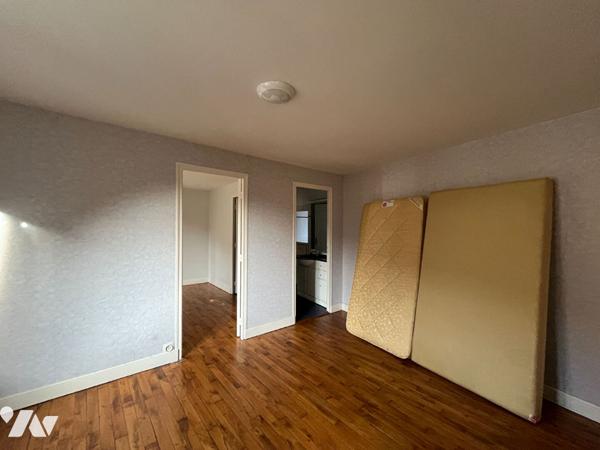 Maison de ville (local + appartement) Lacapelle-Marival