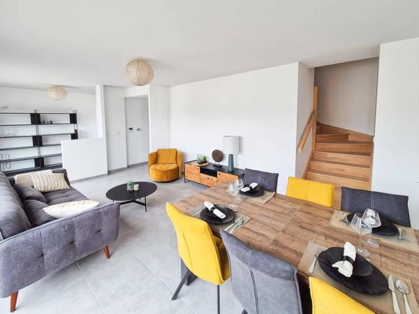 Appartement T3 en duplex avec grande terrasse, centre de Belley