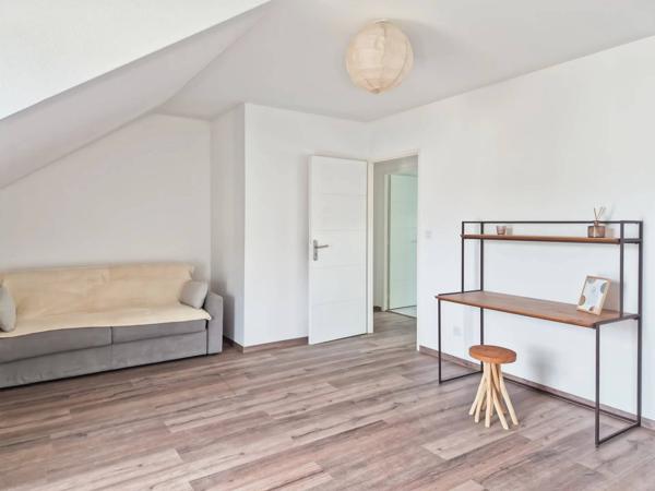 Appartement T3 en duplex avec grande terrasse, centre de Belley