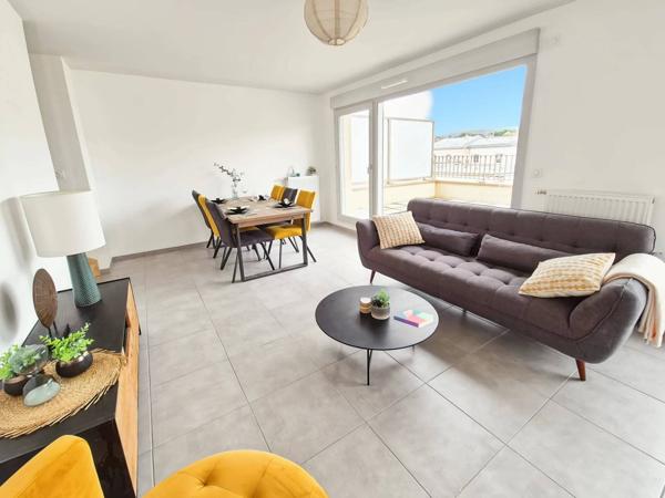 Appartement T3 en duplex avec grande terrasse, centre de Belley