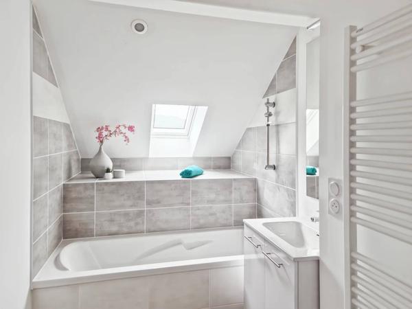 Appartement T3 en duplex avec grande terrasse, centre de Belley